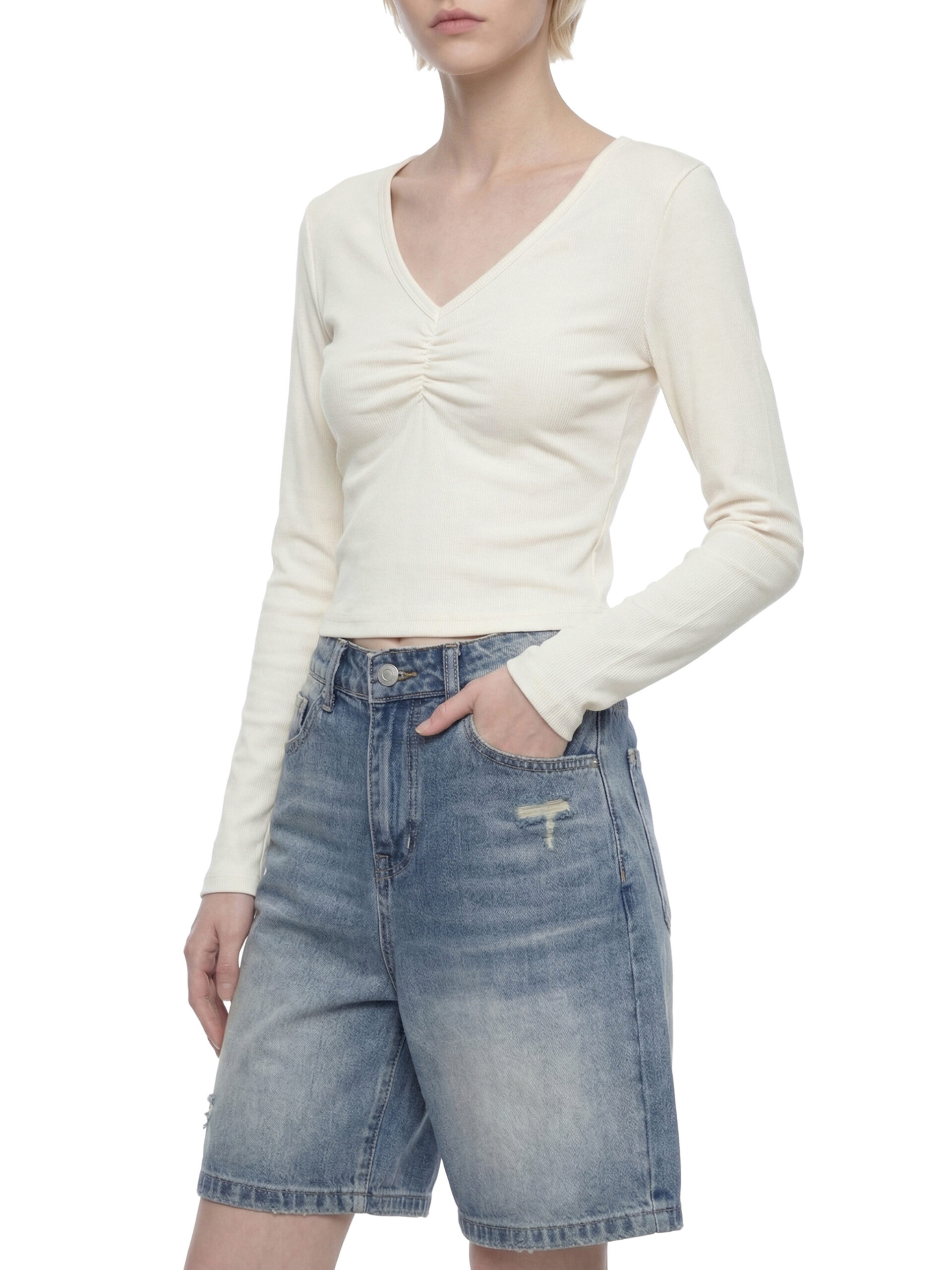 South Vinland – Women’s Touchmark Ruched Long Sleeve Crop · G001 - Image 11